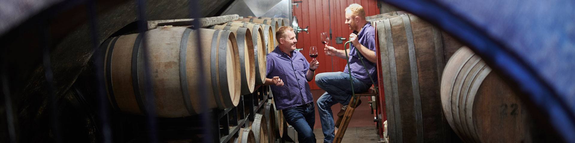 Thilo und Jan Ruzycki sind zwei leidenschaftliche und innovative Winzer, die die Weinbau-Tradition des Klostermühlenhofs in vierter Generation fortführen.