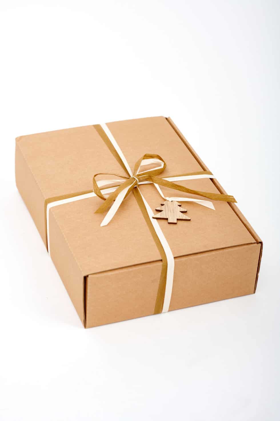 Dreier Geschenkkarton natur mit Schleife